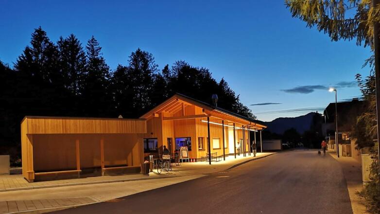 Busbahnhof Strobl Abendaufnahme