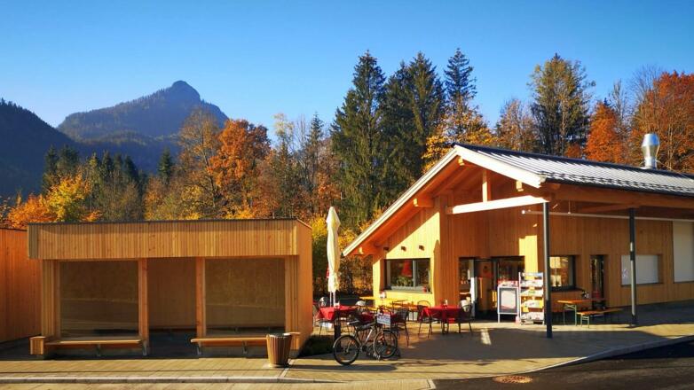 Busbahnhof Strobl Wartebereich