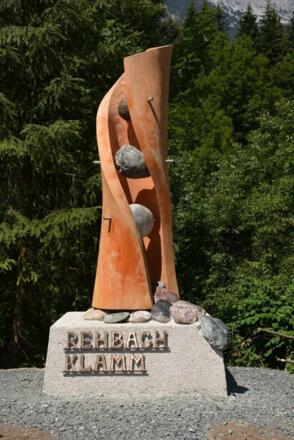 Scheffau_Rehbachklamm_Statue_Wilder Kaiser
