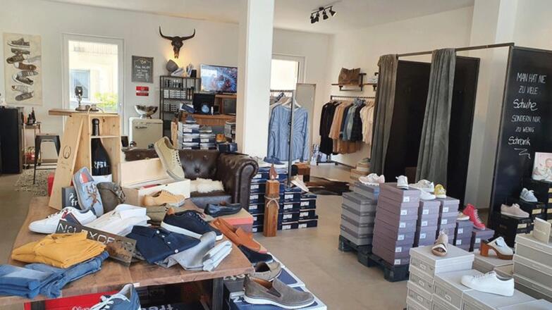 Guggis Shoes, Fashion & Lifestyle