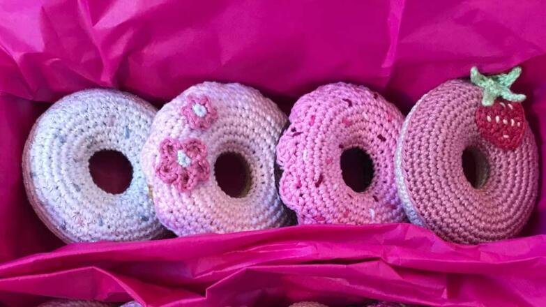 Austrian-Knitting-Girl-Donuts