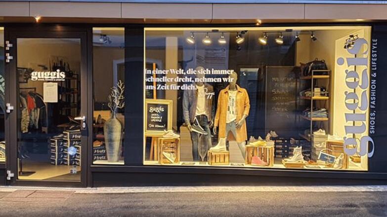 Guggis Shoes, Fashion & Lifestyle