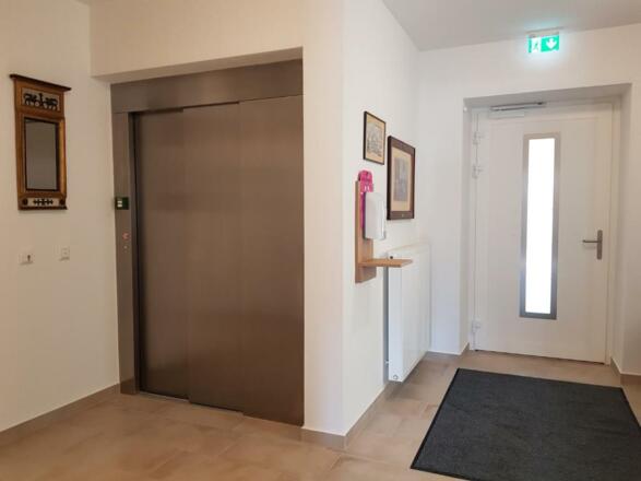 Stiegenhaus mit Lift