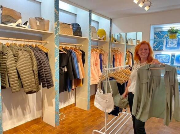 Mona's Boutique