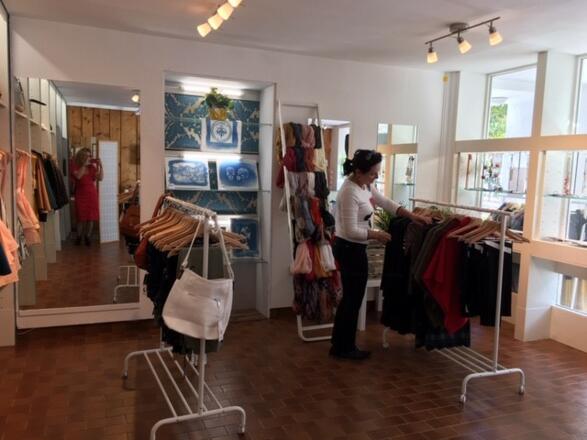 Mona's Boutique