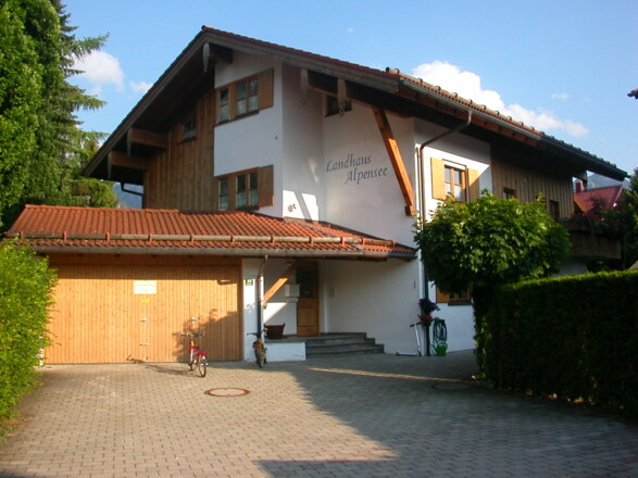 1096244