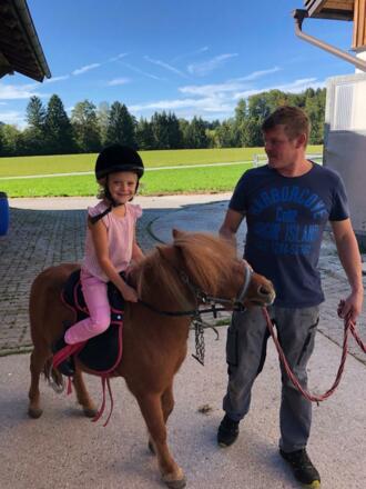 Mädchan am Pony