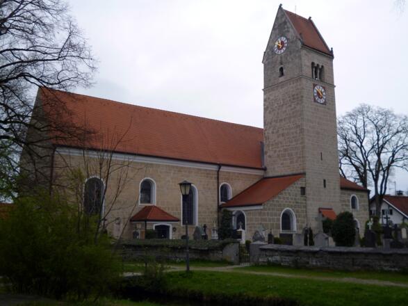 Die Pfarrkirche St. Magnus in Huglfing.