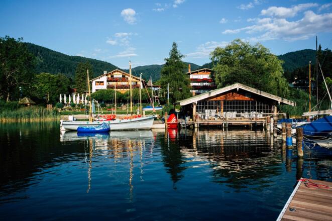 Hotel Terrassenhof mit Bootshaus, Ansicht von Seeseite