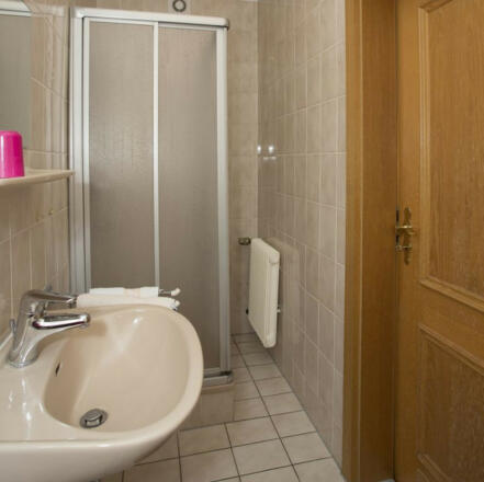 Bad mit Dusche/WC
