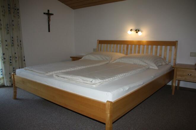 Schlafzimmer 1