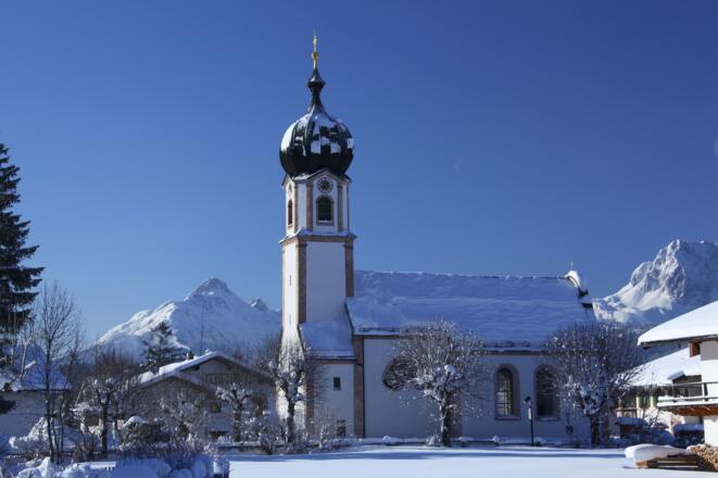 Kirche St. Sebastian in Krün Winter