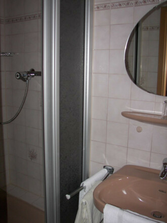 Einzelzimmer Beispielbad 210