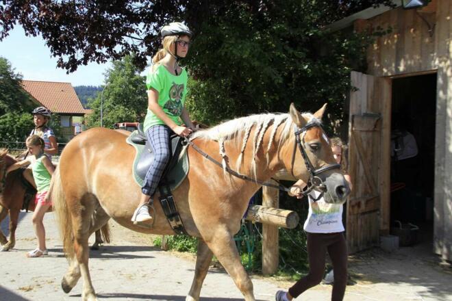 Ponyreiten auf dem Stroblhof