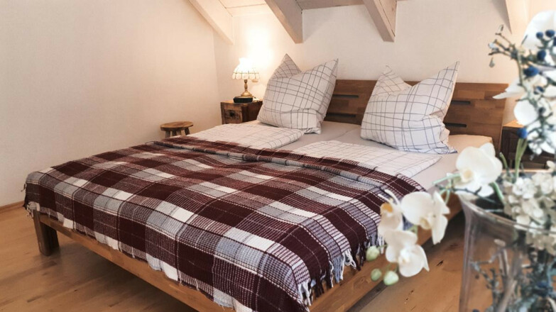Schlafzimmer 1