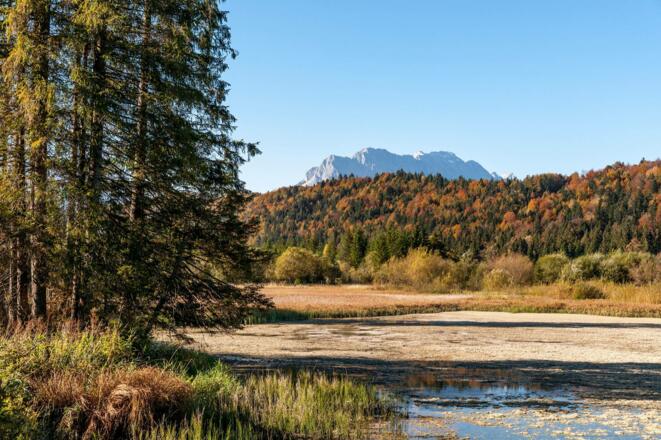 Isarstausee bei Krün im Herbst
