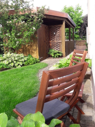 Sitzgelegenheit vor dem Haus