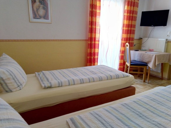 Doppelzimmer  325