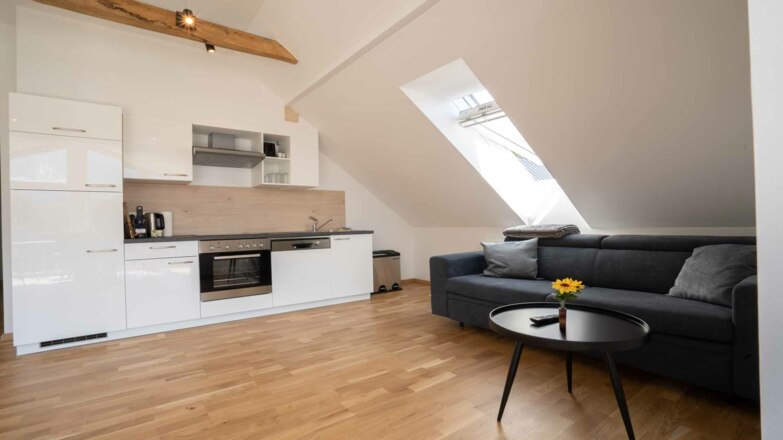 Kochnische mit Sitzmöglichkeit der \"Modernen Ferienwohnung mit Ausblick\"