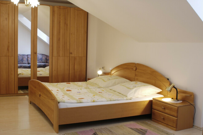 Schlafzimmer Ferienwohnungen auf dem Bauernhof Bad Gögging