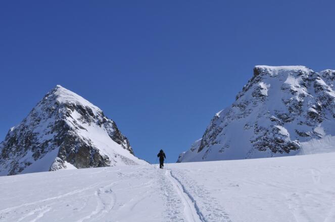 Anstieg zum Piz Buin, Blick auf Gipfel und Buinlücke