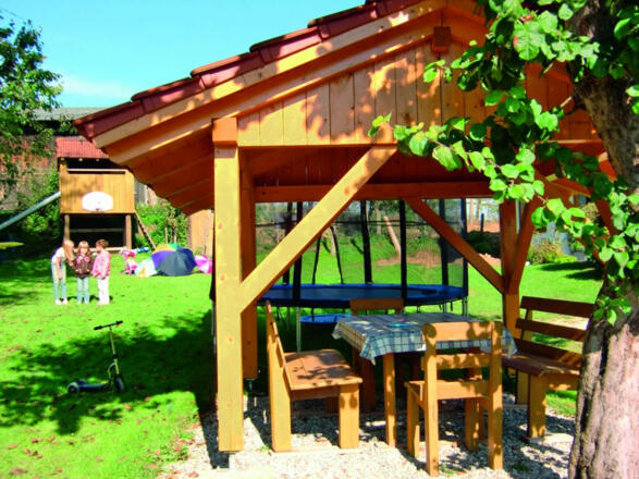 Garten des Ferienhofes Kramschuster in Aiglsbach im Hopfenland Hallertau