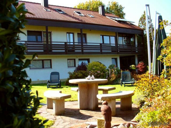 Haus mit Gartenansicht
