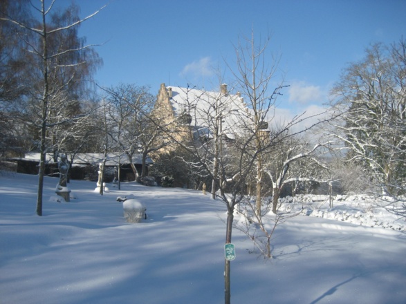Hotel Schloss Eggersberg, Ostfassade mit Schlosspark