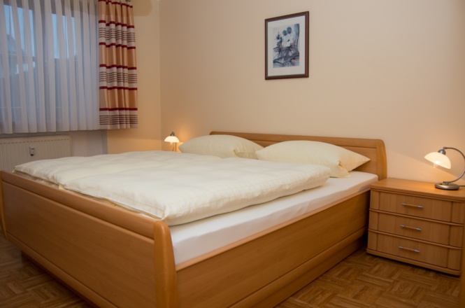 Schlafzimmer - FeWo Haus Brigitte