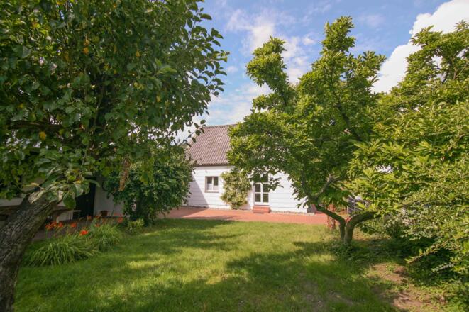 Blick vom Garten auf Ferienhaus Hänsel und Gretel