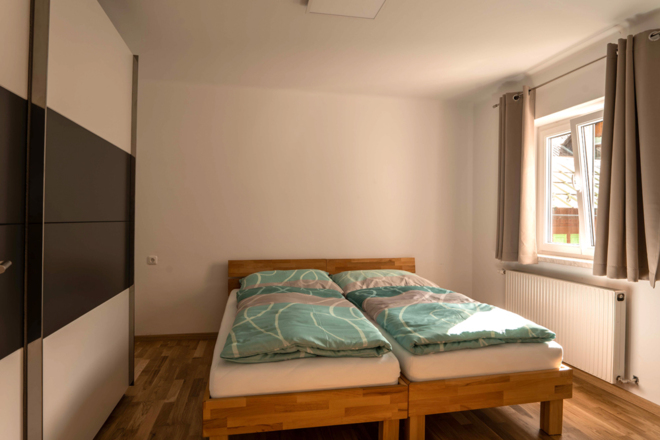 Doppelbettzimmer in der \"Modernen Ferienwohnung mit Ausblick\"