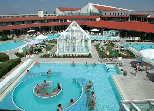 Die Limes-Therme – über den Verbindungsgang erreichbar (Eintritt kostenpflichtig)