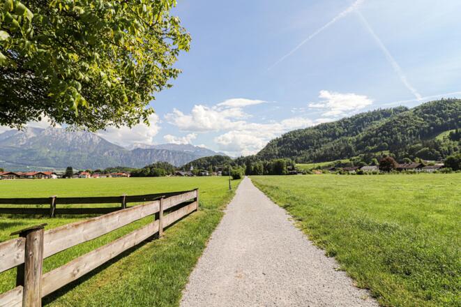 Laurentius Rundweg mit Blick aufs Kaisergebierge