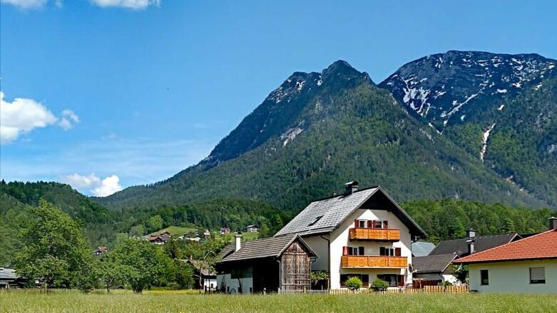 Hausansicht Ferienwohnung Moni mit Kalmberg