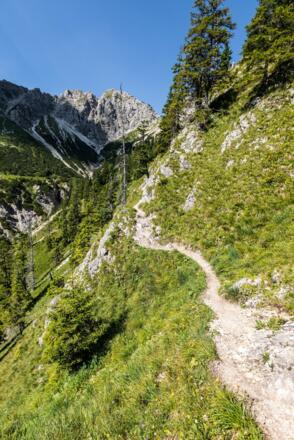 Lakaeiensteig steiler Pfad zum Soiernhaus