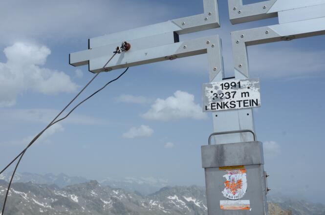 Auch der Dreitausendergipfel des Lenkstein ist auf markiertem Weg erreichbar, banal ist er trotzdem nicht.