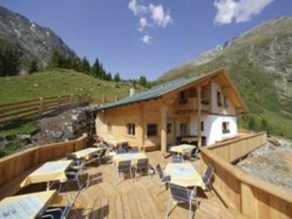 Alm mit Terrasse