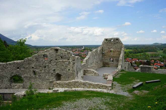 Burgruine Falkenstein mit Blick nach Flintsbach