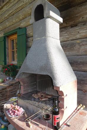 Großer Grillkamin