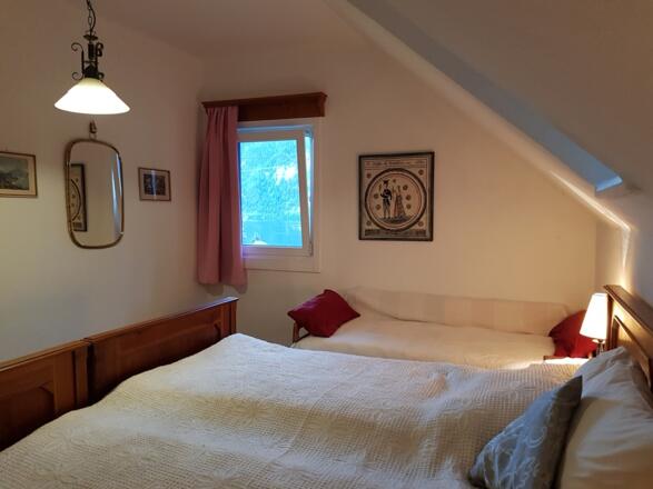 Schlafzimmer mit Seeblick