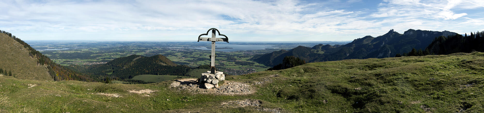 Panoramablick vom Laubenstein auf den Chiemgau und die Kampenwand