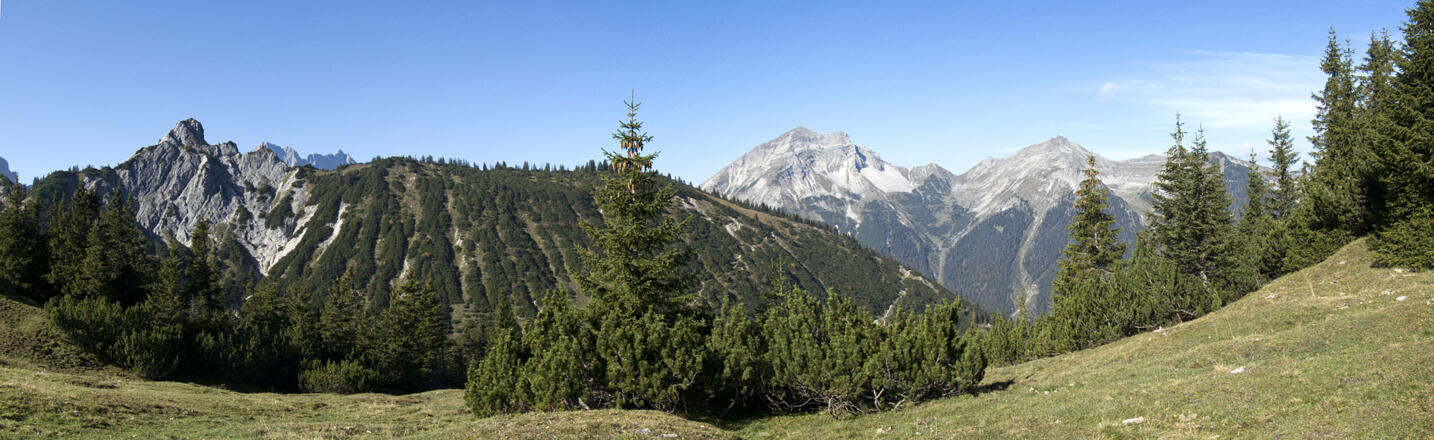Panoramablick von der Rappenklammspitze bis zur Bayerkarspitze