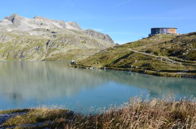 Alles Natur? Aufgestauter See unter mondäner Rudolfshütte