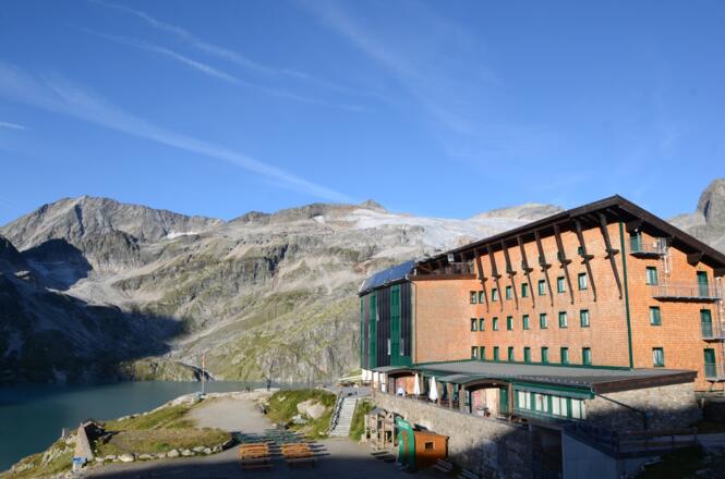 Bergromantik modern: Die Rudolfshütte ist heute ein Hotel für berg-affine Familien.