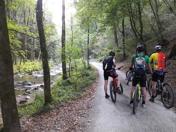Halt im Mittelfelser Perlbachtal