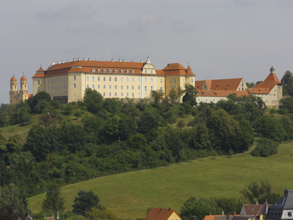 Schloss mit Schönenberg