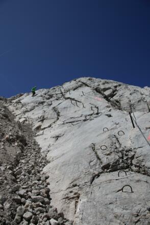 Stahlseilaufstieg vor der Windlegerscharte