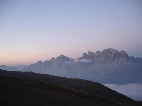 morgens am Grat Blick in die Sextener