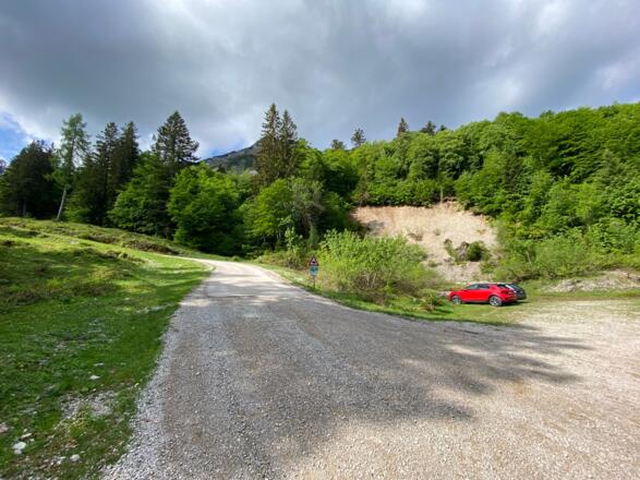 Parkplatz auf ca. 1180m Höhe beim Ende der Mautstraße Genneralm.