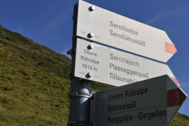Wegweiser bei der Oberen Röbialpe
